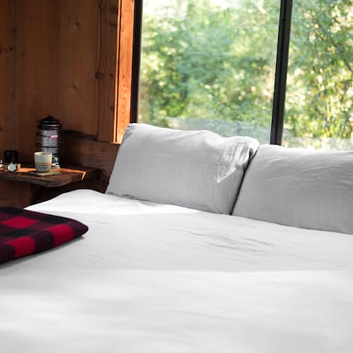 laydown image of Mica Linen Sheet Set (Queen)