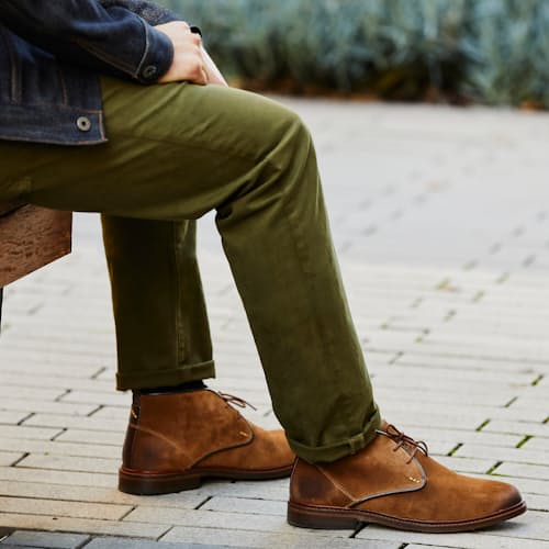laydown image of Dalton Suede Chukka