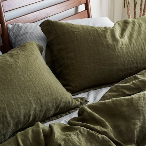 laydown image of Stonewashed Linen Duvet Set - Queen
