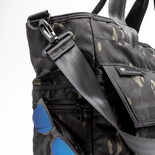 laydown image of 500D Drift Tote - 28L