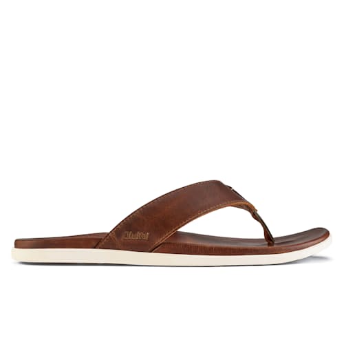 laydown image of Nalukai Sandal