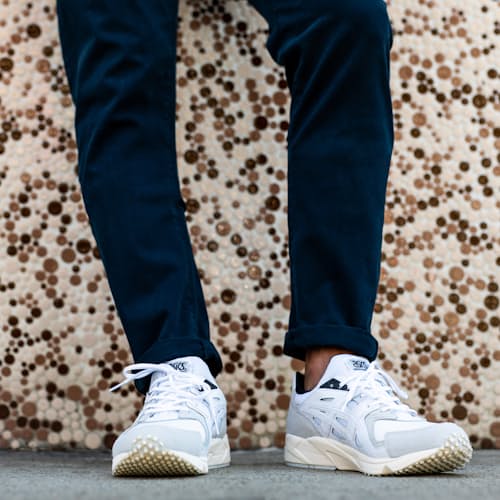laydown image of Gel-DS Trainer OG