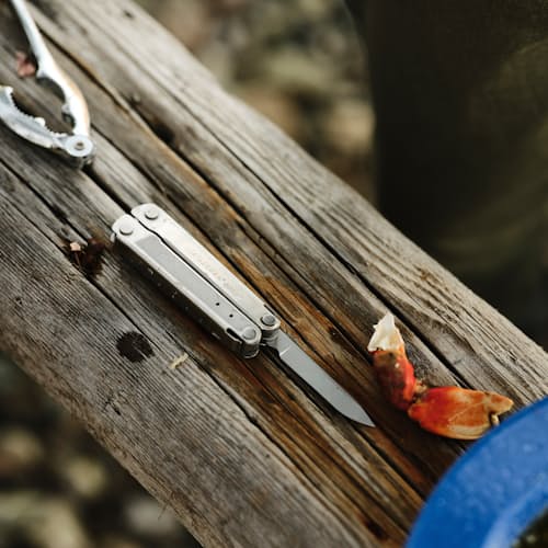 laydown image of Bond Multitool