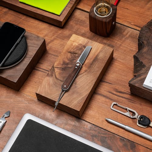 laydown image of The Duval Pocket Knife - Straight