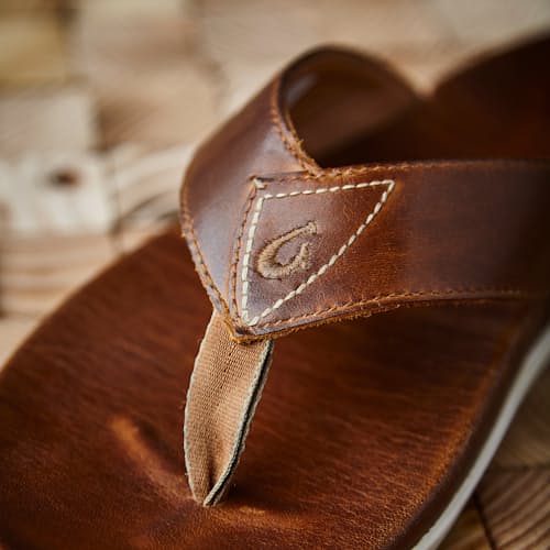 laydown image of Nalukai Sandal