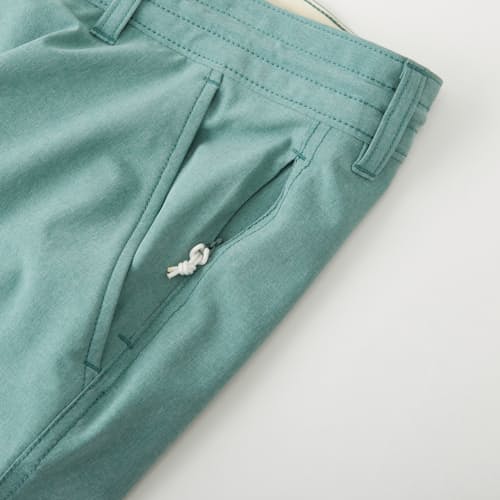 laydown image of Hybrid Cruiser Shorts - 9"