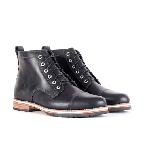 laydown image of Hollis Boot