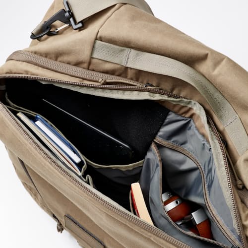 laydown image of The Mission Hybrid 40L - Exclusive