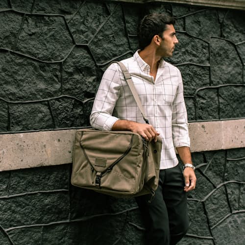 laydown image of The Mission Hybrid 40L - Exclusive